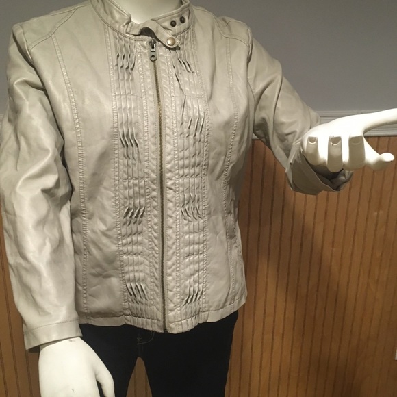 Jacket - Picture 5 of 5